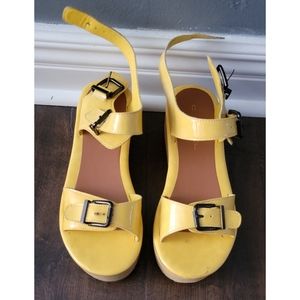 Women sandal Pale yellow size 10